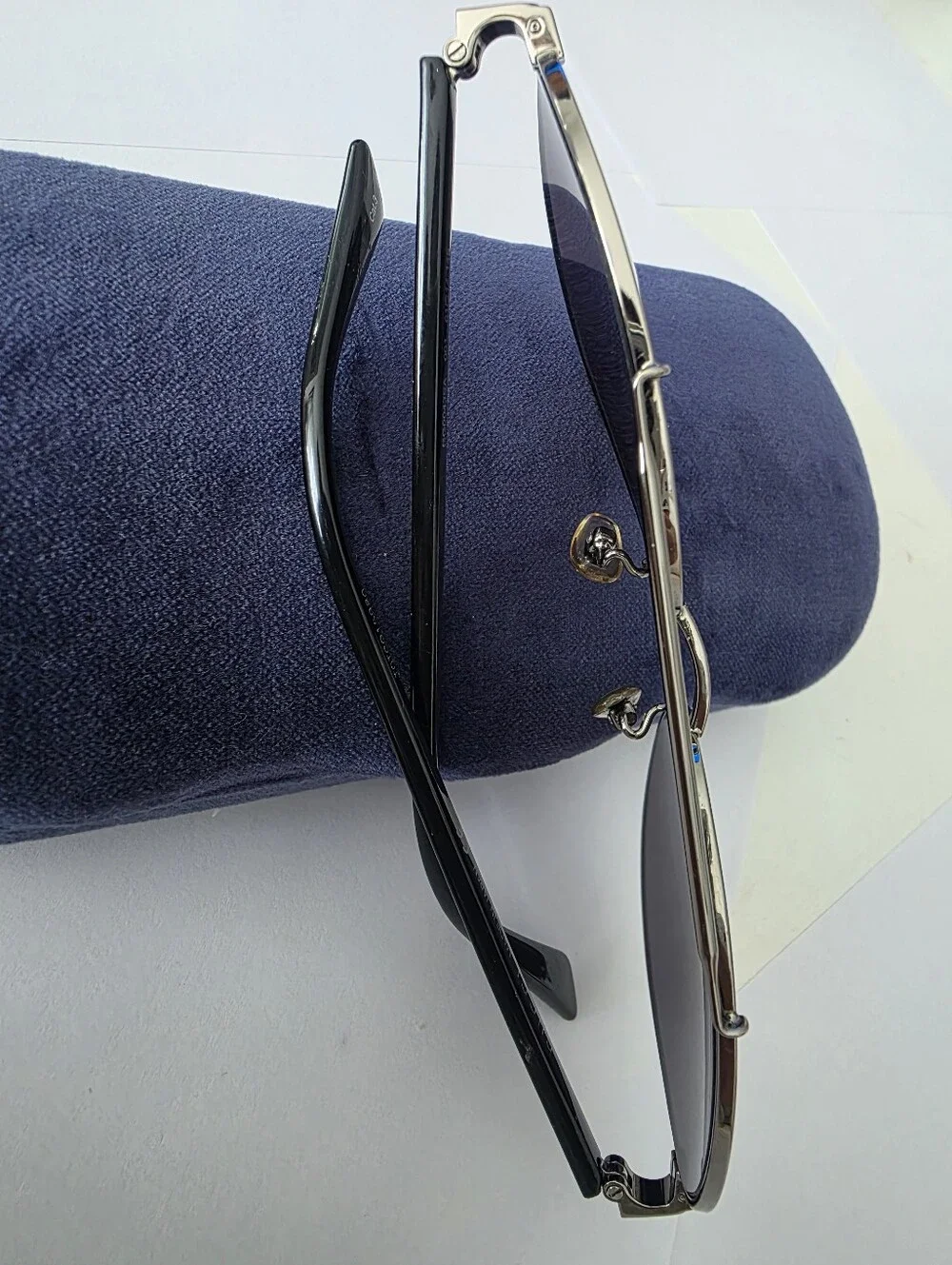 Gucci Silver Frame Aviator Sunglasses with Bleu  Lenses